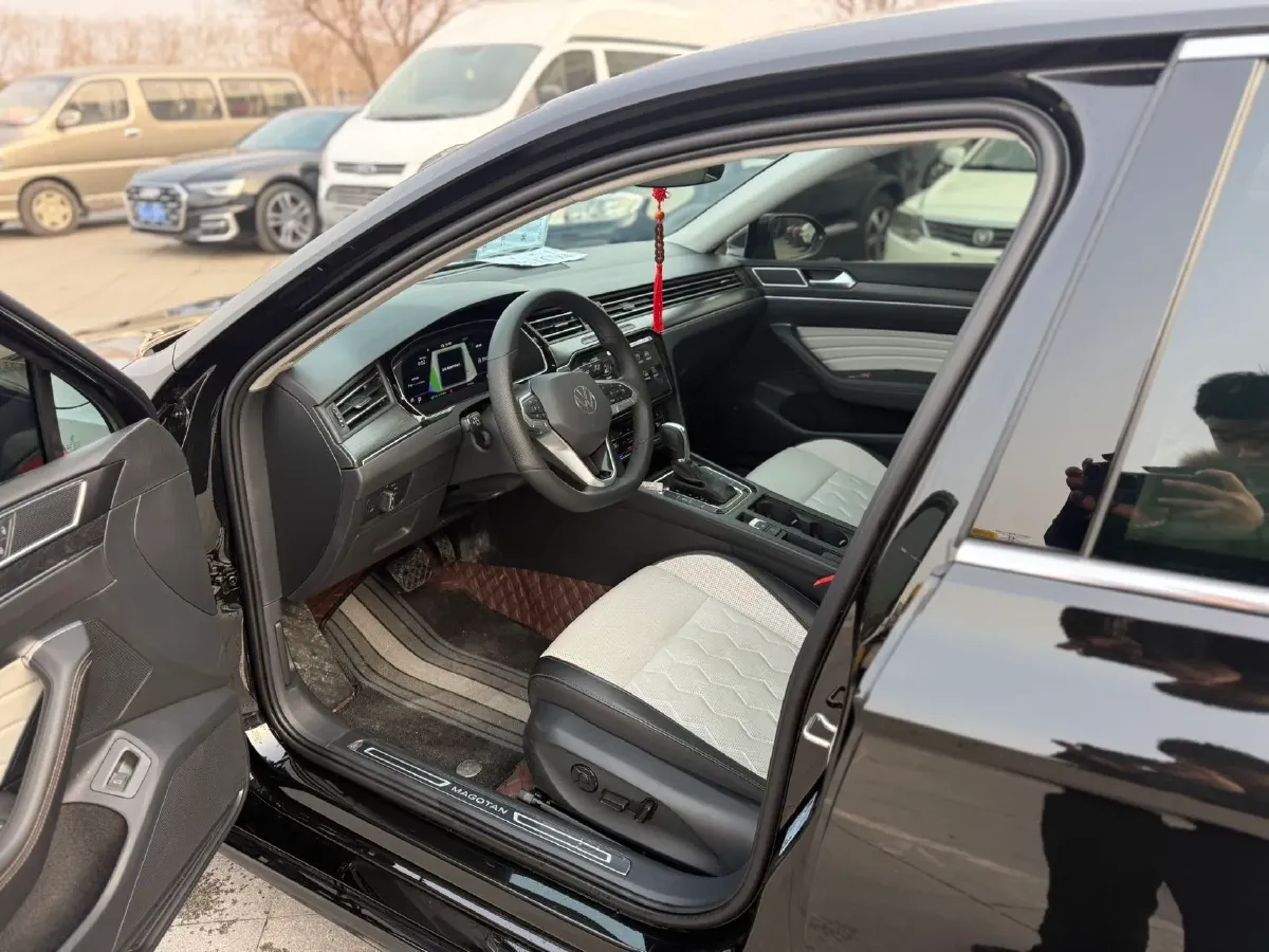 2026 Volkswagen Magotan 2.0T 220HP L4 7DCT,autocango,china used car exporter,china ev exporter,chinese used car exporter,chinese used ev exporter
