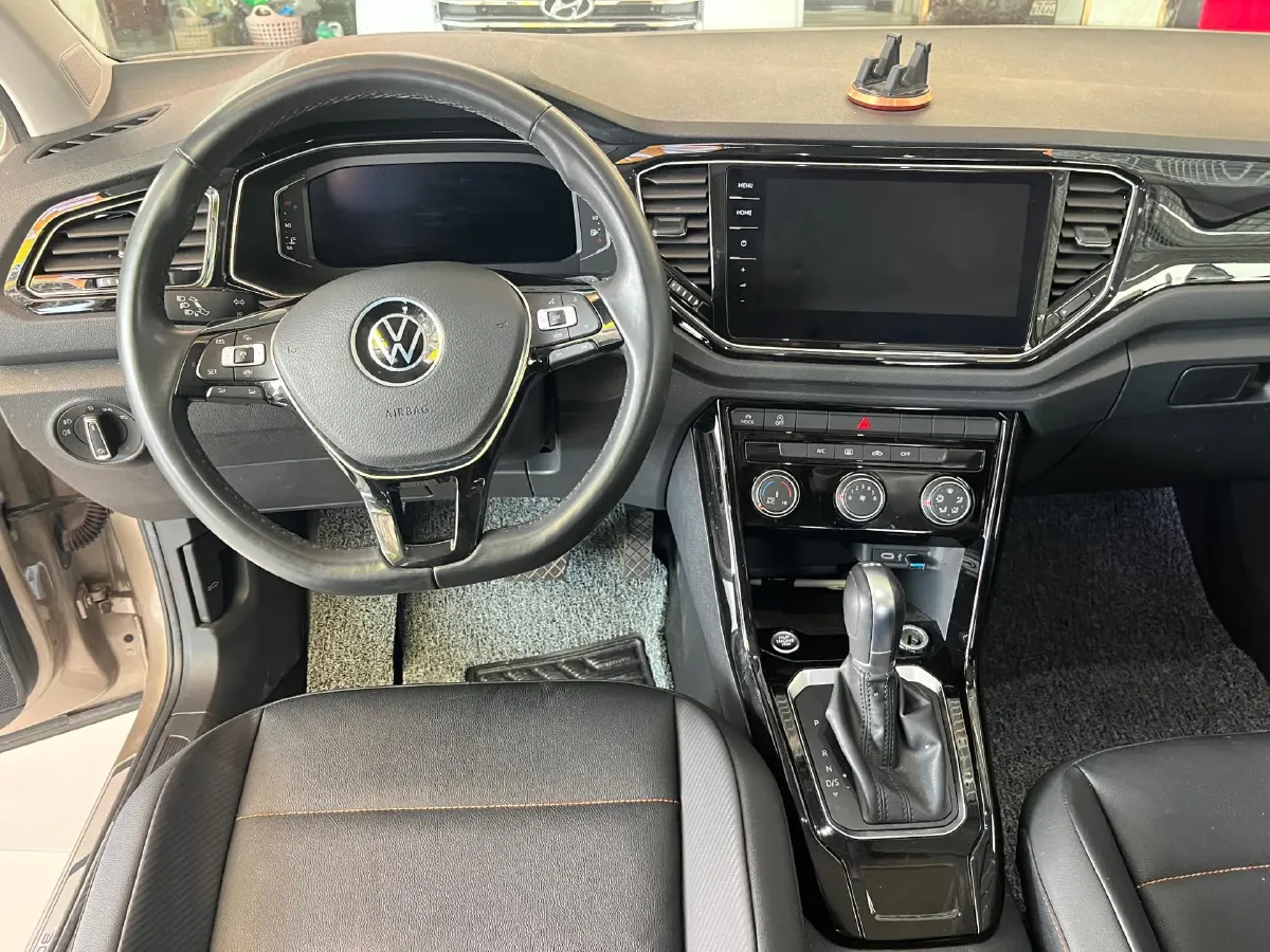 2021 Volkswagen T-Roc 1.4T 150HP L4 7DCT,autocango,china used car exporter,china ev exporter,chinese used car exporter,chinese used ev exporter