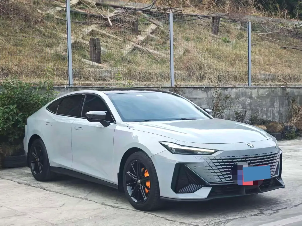 2022 ChangAn UNI-V 1.5T 188HP L4 7DCT,autocango,china used car exporter,china ev exporter,chinese used car exporter,chinese used ev exporter