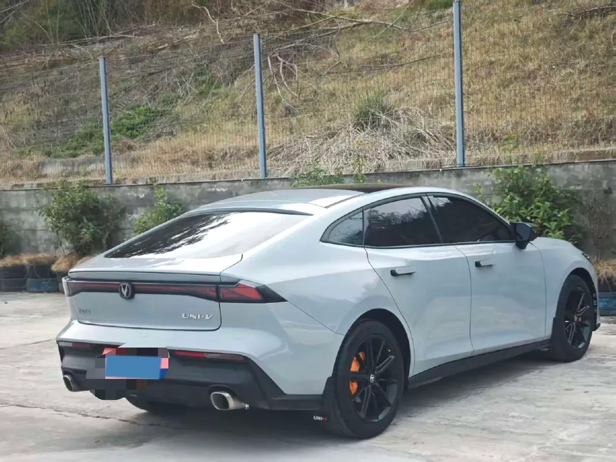 2022 ChangAn UNI-V 1.5T 188HP L4 7DCT,autocango,china used car exporter,china ev exporter,chinese used car exporter,chinese used ev exporter
