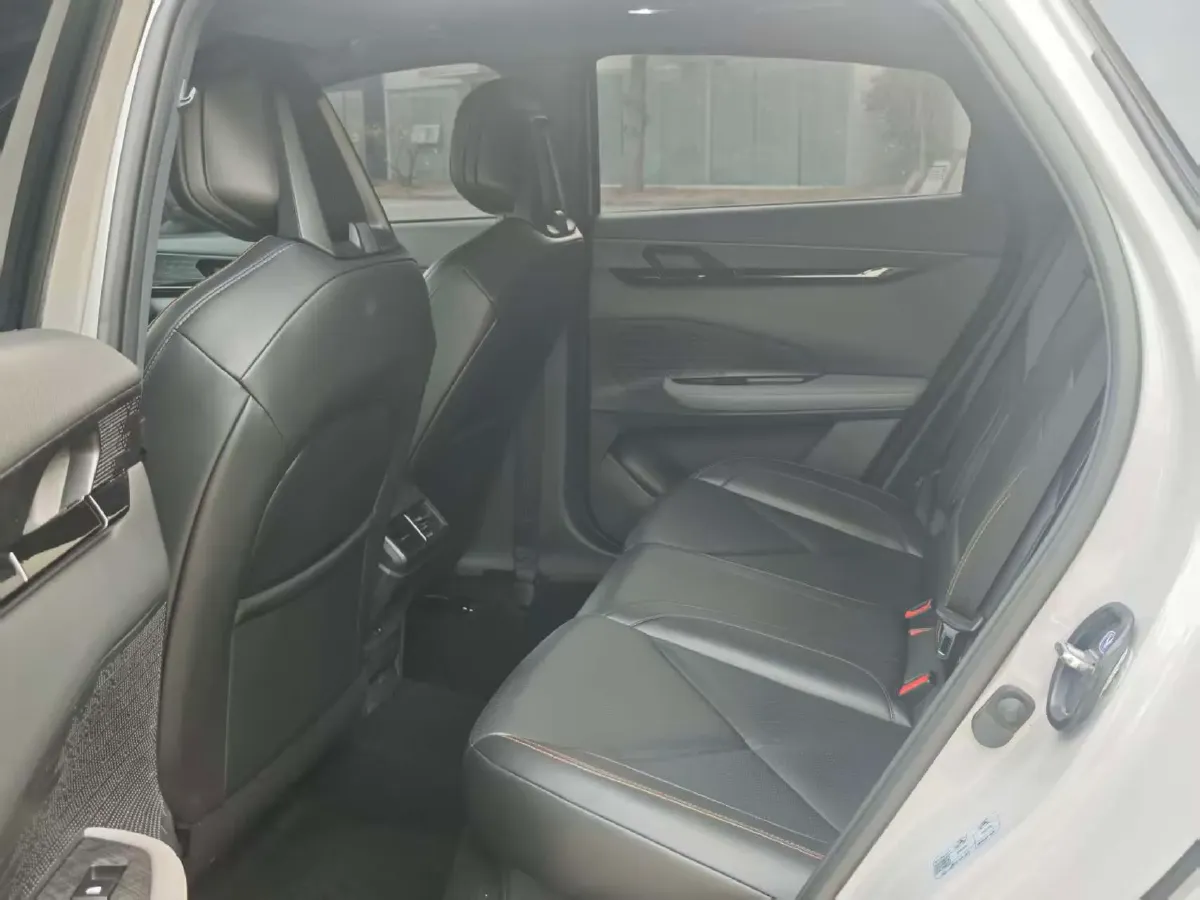 2022 ChangAn UNI-V 1.5T 188HP L4 7DCT,autocango,china used car exporter,china ev exporter,chinese used car exporter,chinese used ev exporter