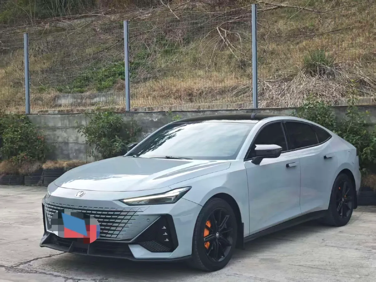 2022 ChangAn UNI-V 1.5T 188HP L4 7DCT,autocango,china used car exporter,china ev exporter,chinese used car exporter,chinese used ev exporter