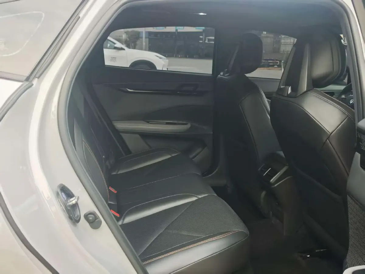 2022 ChangAn UNI-V 1.5T 188HP L4 7DCT,autocango,china used car exporter,china ev exporter,chinese used car exporter,chinese used ev exporter