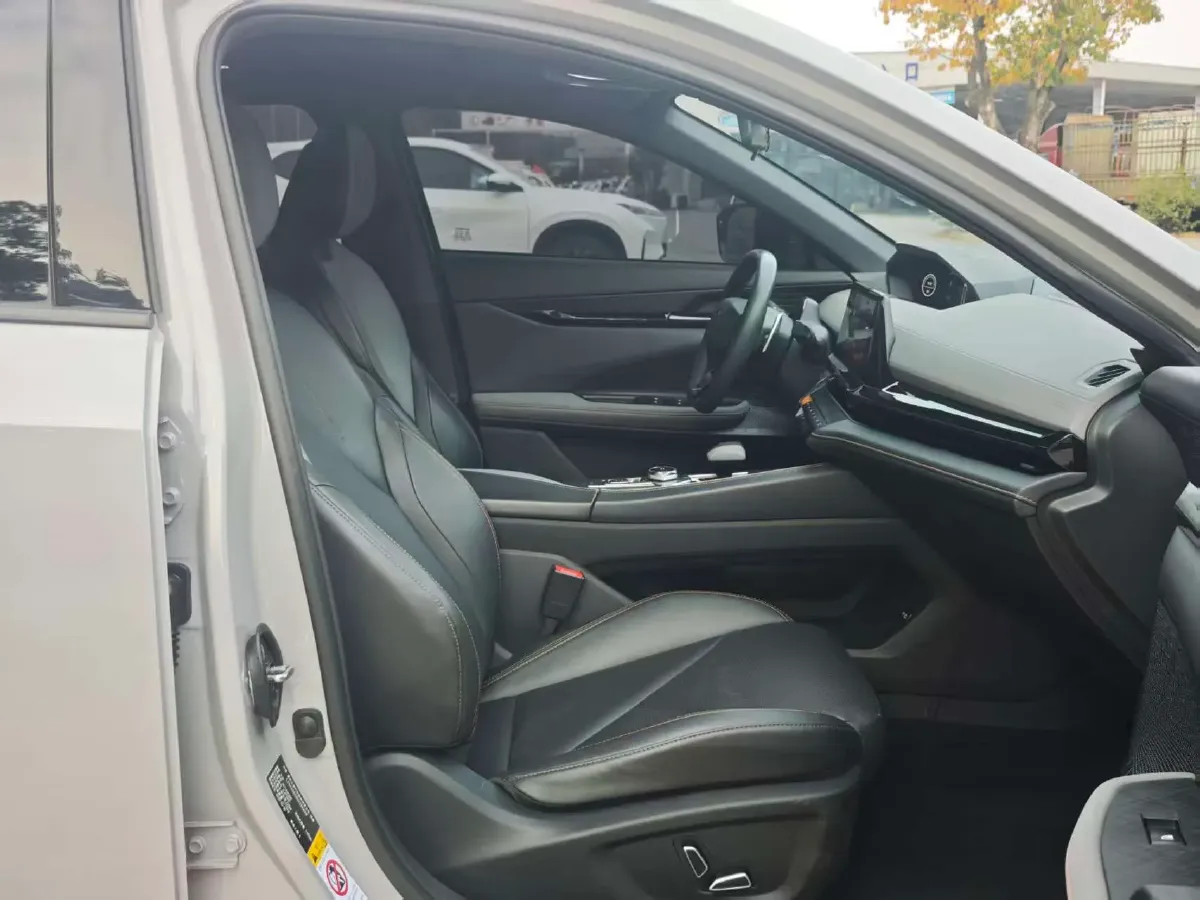 2022 ChangAn UNI-V 1.5T 188HP L4 7DCT,autocango,china used car exporter,china ev exporter,chinese used car exporter,chinese used ev exporter