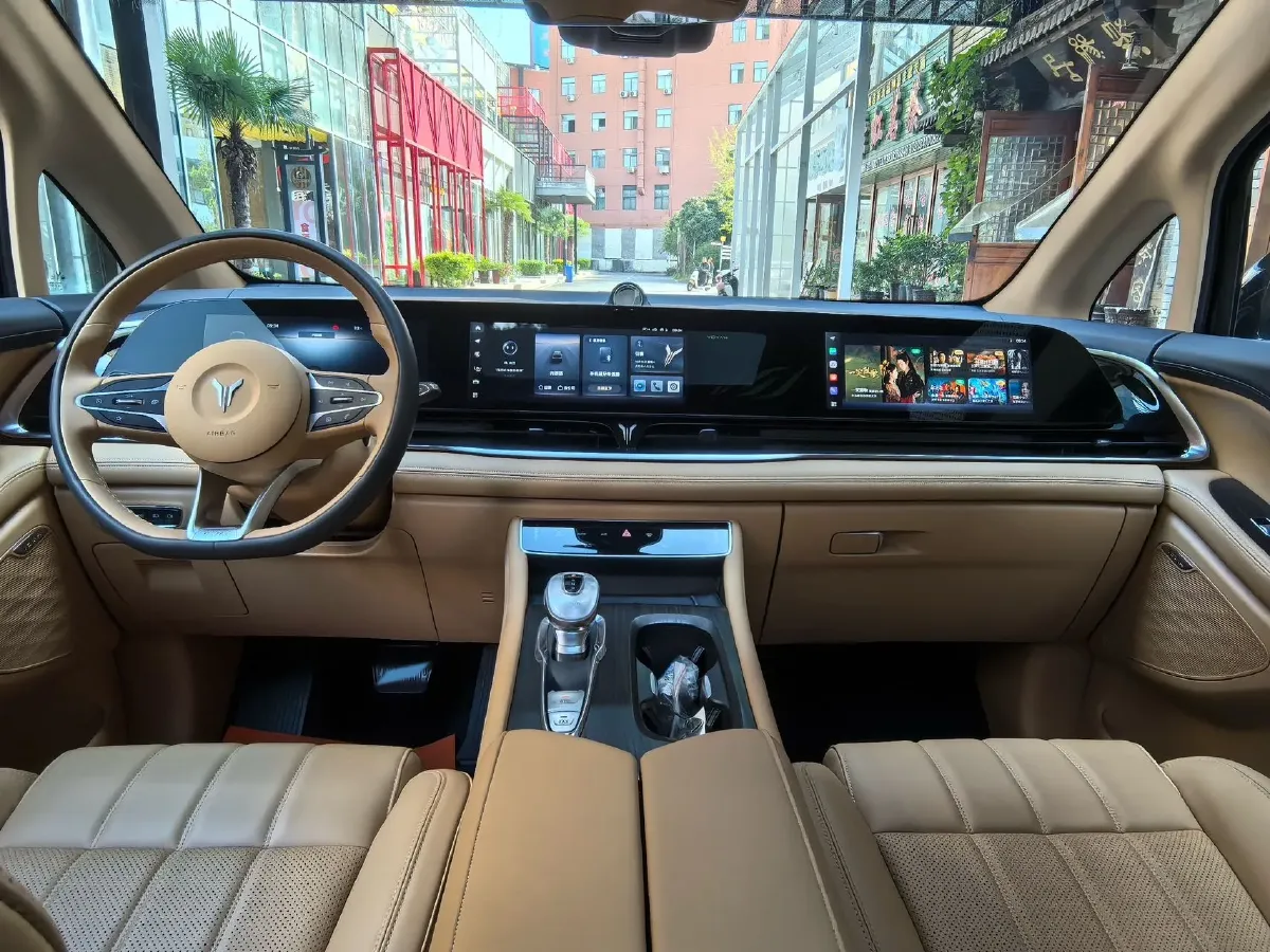 2022 Voyah Dream BEV 82KWH,autocango,china used car exporter,china ev exporter,chinese used car exporter,chinese used ev exporter