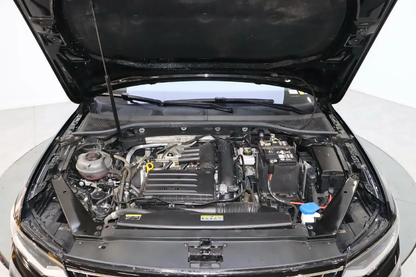 2025 Volkswagen Magotan 1.4T 150HP L4 7DCT,autocango,china used car exporter,china ev exporter,chinese used car exporter,chinese used ev exporter