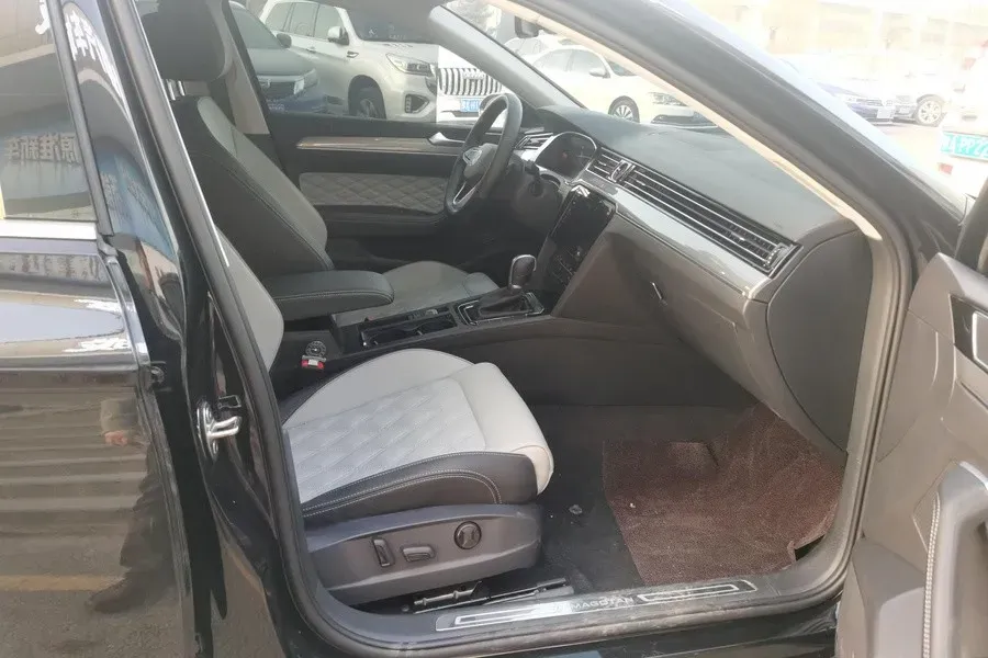 2023 Volkswagen Magotan 1.4T 150HP L4 7DCT,autocango,china used car exporter,china ev exporter,chinese used car exporter,chinese used ev exporter