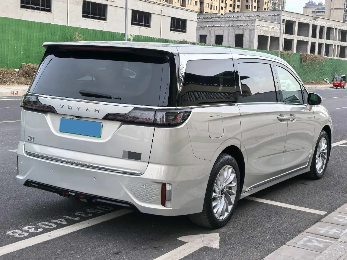 2022 Voyah Dream 1.5T 136HP L4 PHEV 25.57KWH,autocango,china used car exporter,china ev exporter,chinese used car exporter,chinese used ev exporter