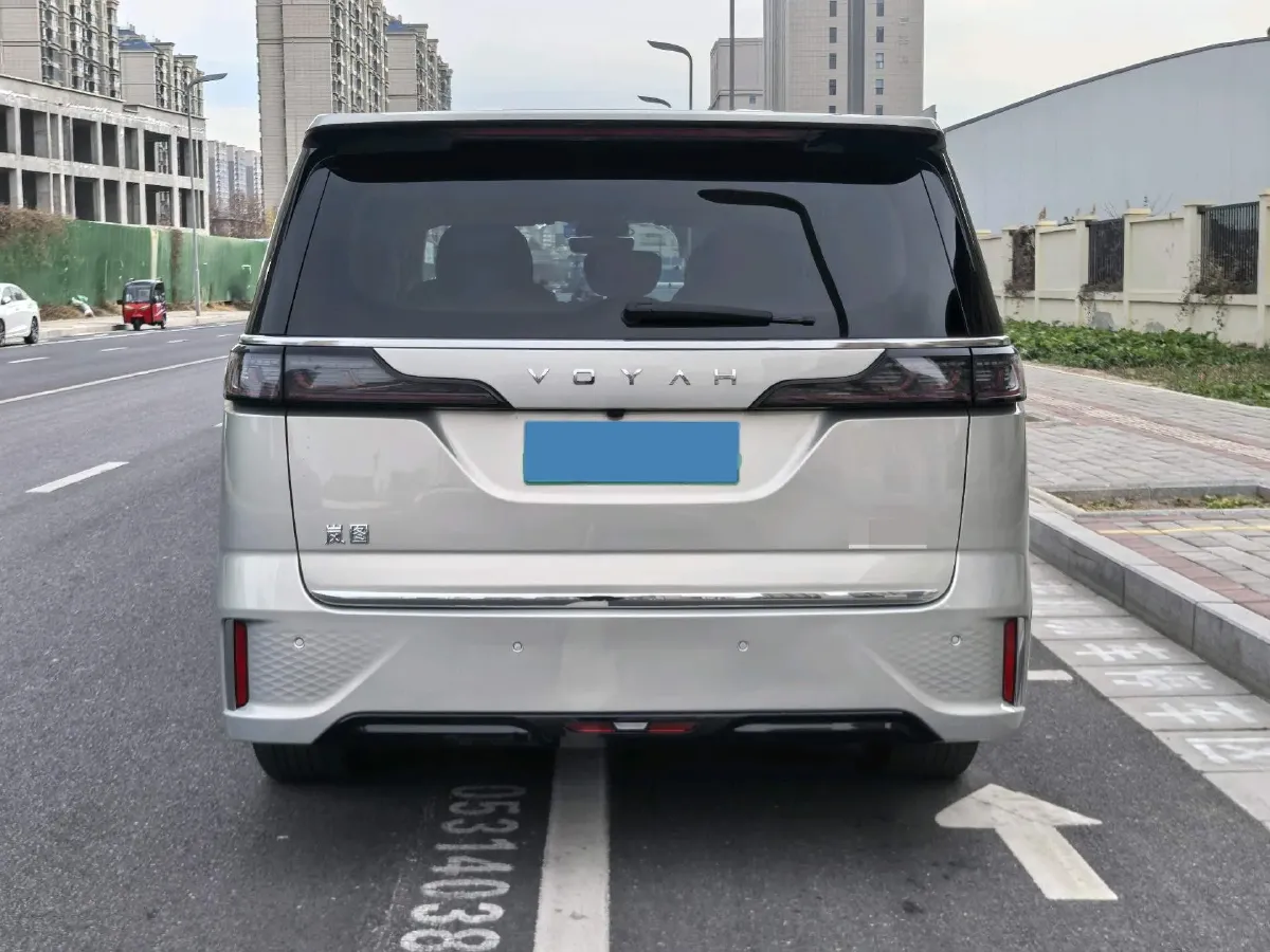2022 Voyah Dream 1.5T 136HP L4 PHEV 25.57KWH,autocango,china used car exporter,china ev exporter,chinese used car exporter,chinese used ev exporter