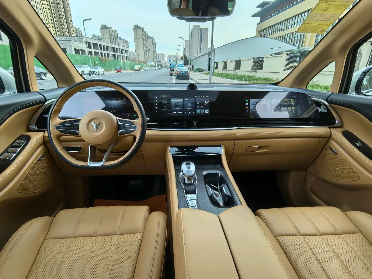 2022 Voyah Dream 1.5T 136HP L4 PHEV 25.57KWH,autocango,china used car exporter,china ev exporter,chinese used car exporter,chinese used ev exporter