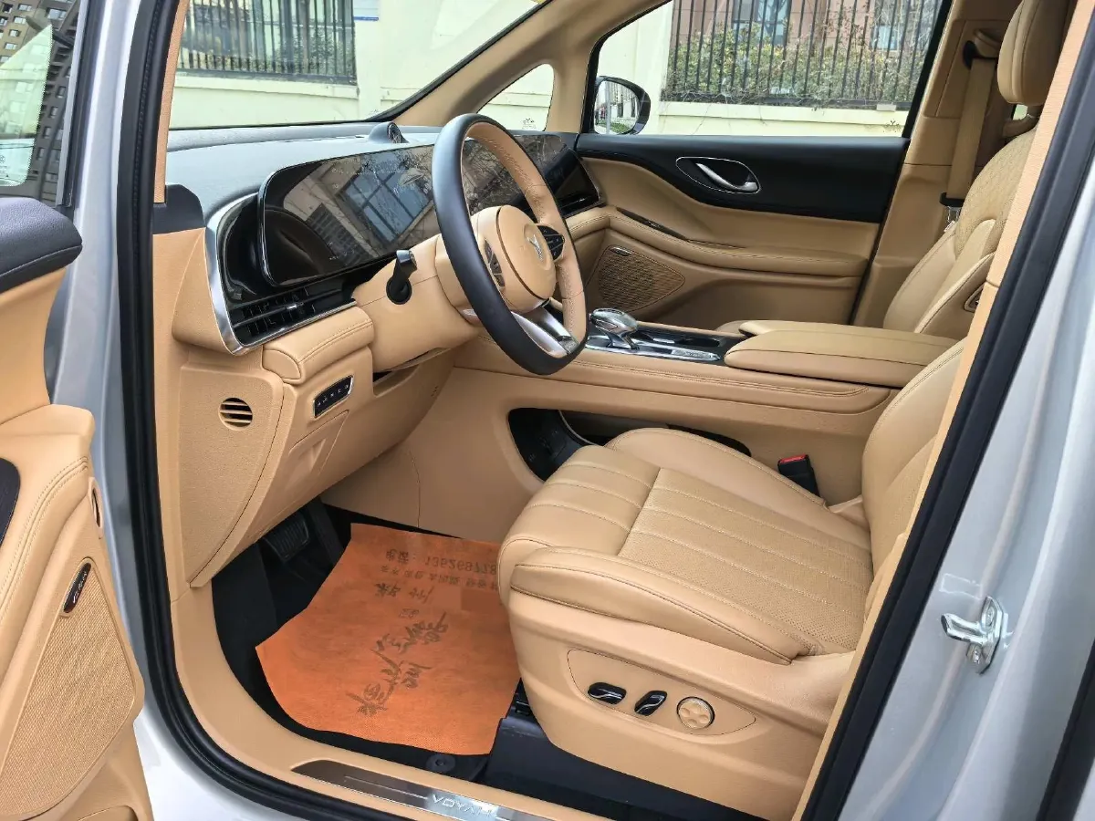 2022 Voyah Dream 1.5T 136HP L4 PHEV 25.57KWH,autocango,china used car exporter,china ev exporter,chinese used car exporter,chinese used ev exporter