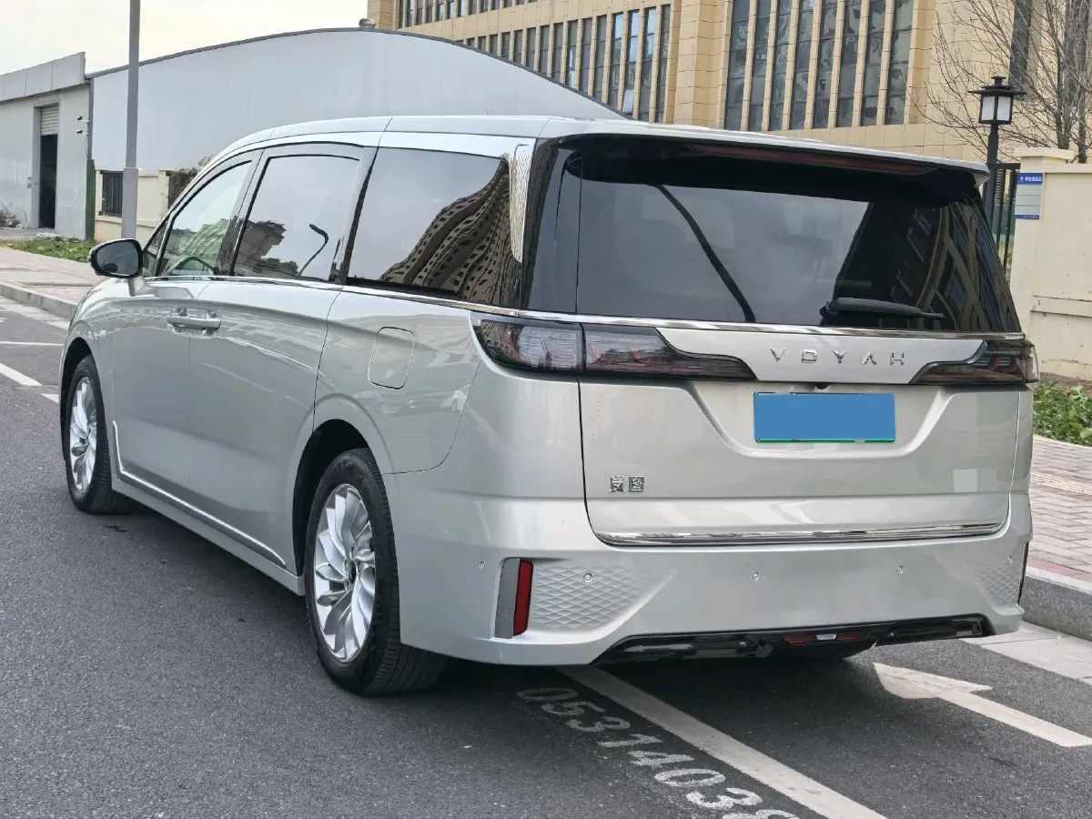 2022 Voyah Dream 1.5T 136HP L4 PHEV 25.57KWH,autocango,china used car exporter,china ev exporter,chinese used car exporter,chinese used ev exporter