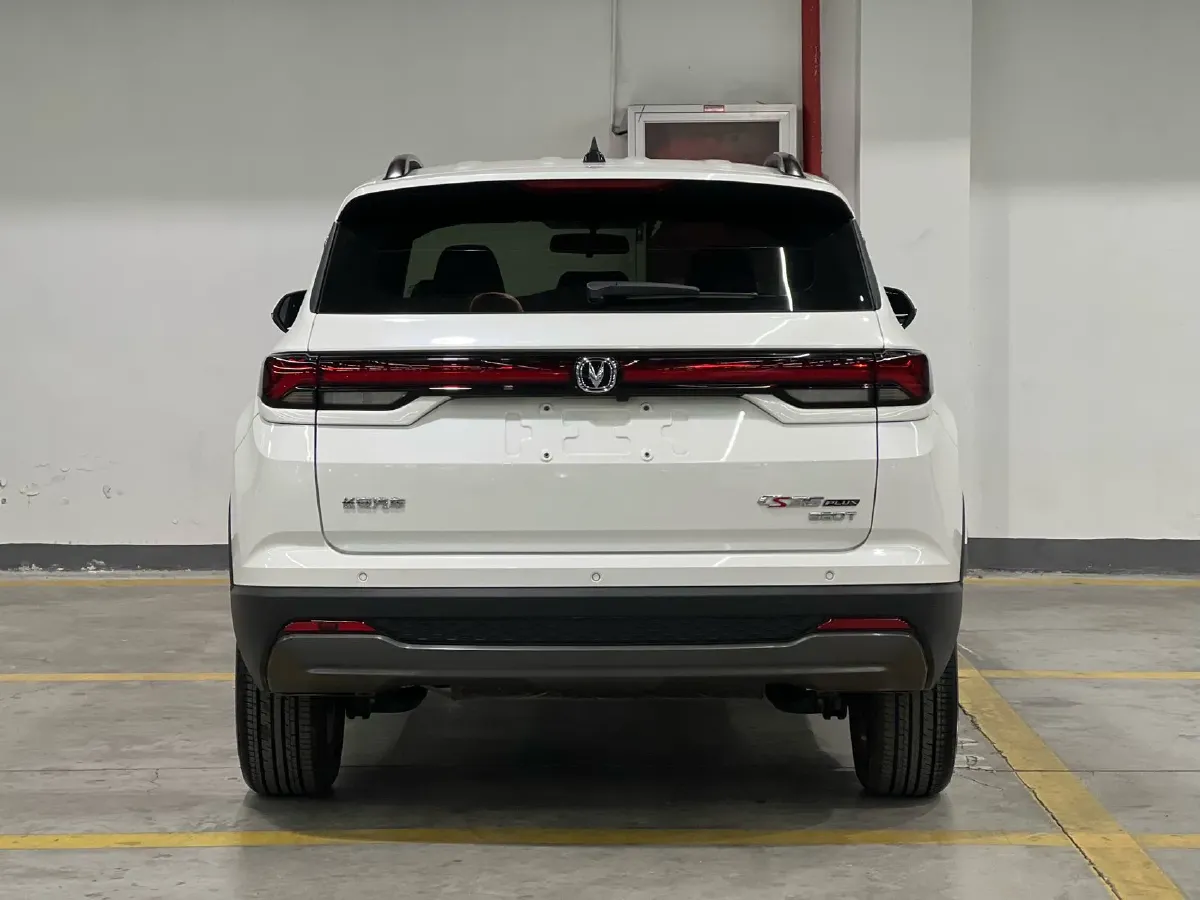 2023 ChangAn CS35 Plus 1.4T 160HP L4 7DCT,autocango,china used car exporter,china ev exporter,chinese used car exporter,chinese used ev exporter