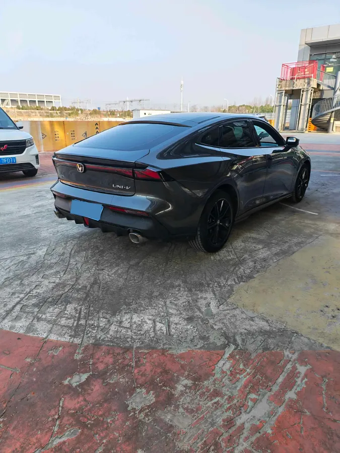 2023 ChangAn UNI-V 1.5T 188HP L4 7DCT,autocango,china used car exporter,china ev exporter,chinese used car exporter,chinese used ev exporter