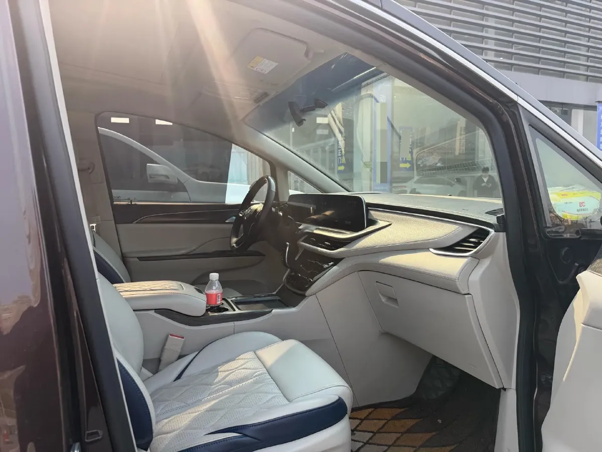 2021 Buick GL8 2.0T 237HP L4 9AT,autocango,china used car exporter,china ev exporter,chinese used car exporter,chinese used ev exporter