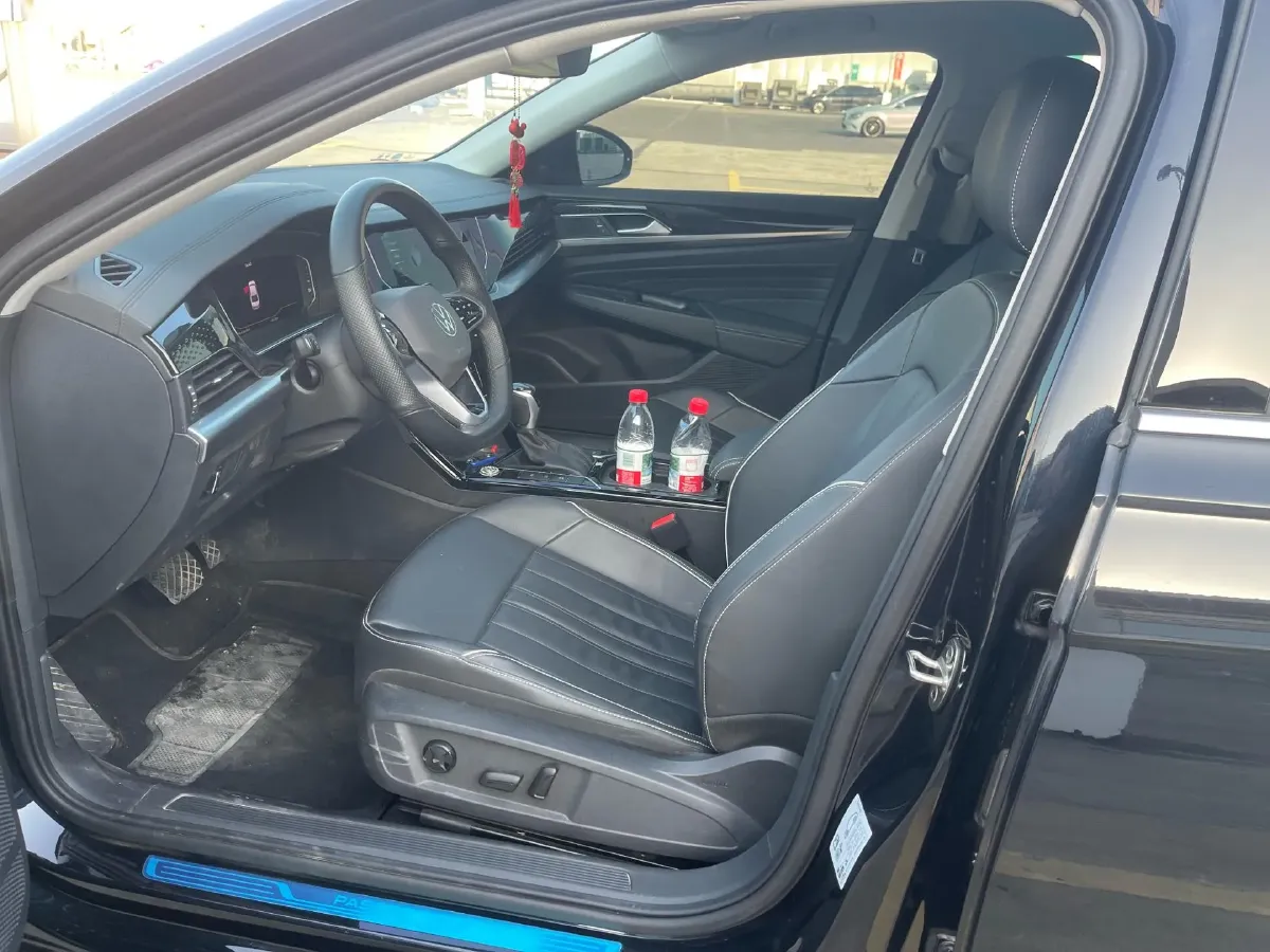 2023 Volkswagen Passat 2.0T 186HP L4 7DCT,autocango,china used car exporter,china ev exporter,chinese used car exporter,chinese used ev exporter