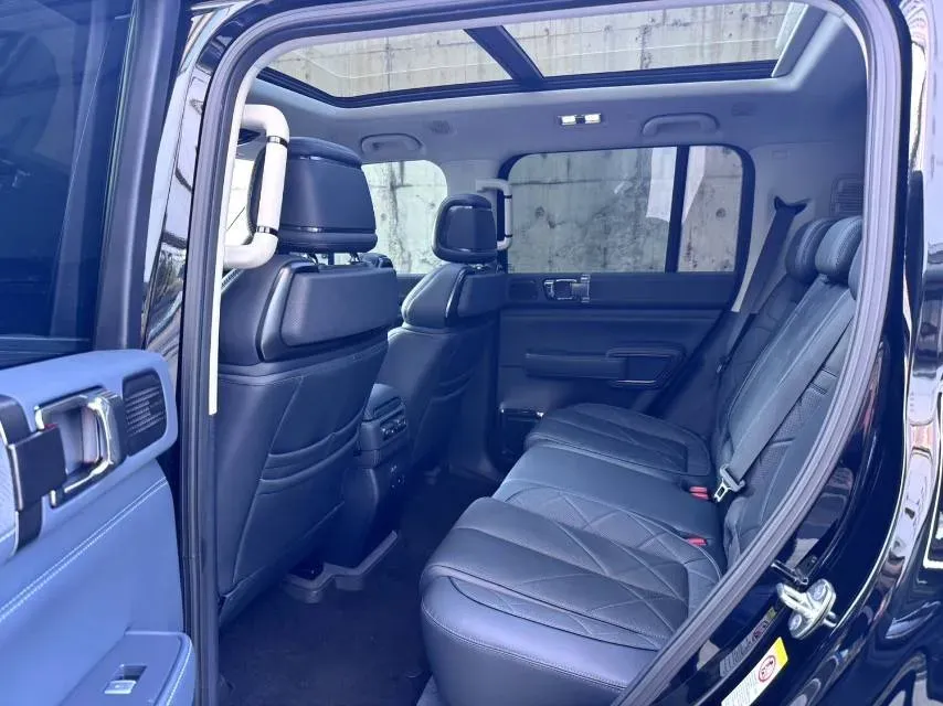 2023 FangChengBao Bao 5 1.5T 194HP L4 E-CVT PHEV 31.8KWH,autocango,china used car exporter,china ev exporter,chinese used car exporter,chinese used ev exporter