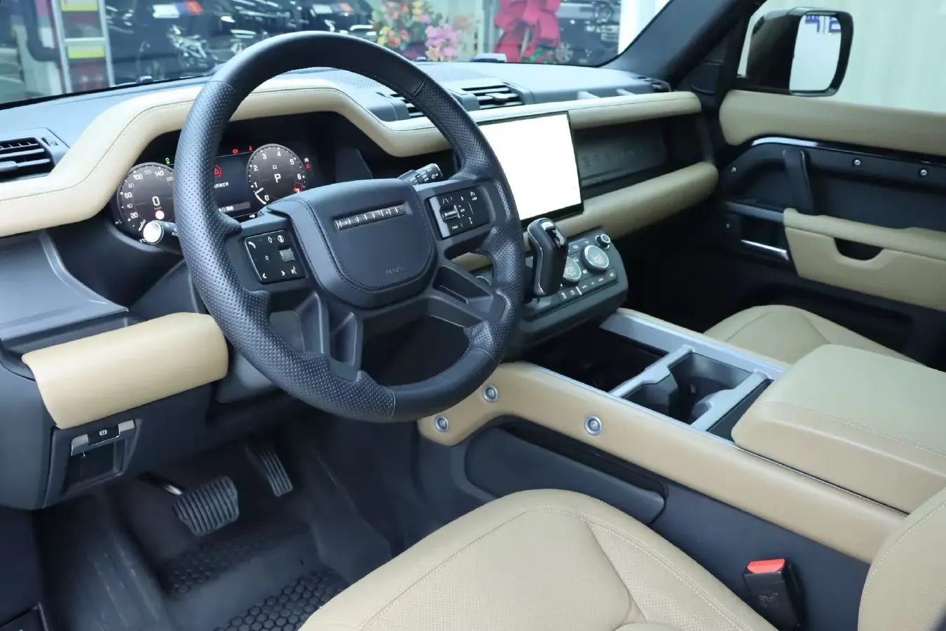 2025 Land Rover Defender 3.0T 400HP L6 8AT,autocango,china used car exporter,china ev exporter,chinese used car exporter,chinese used ev exporter