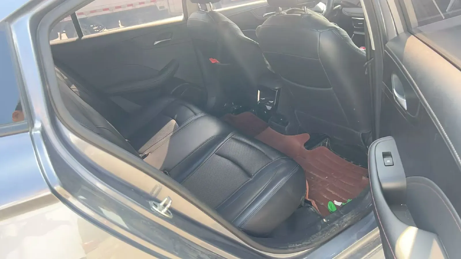 2026 Roewe i5 1.5L 129HP L4 5MT,autocango,china used car exporter,china ev exporter,chinese used car exporter,chinese used ev exporter