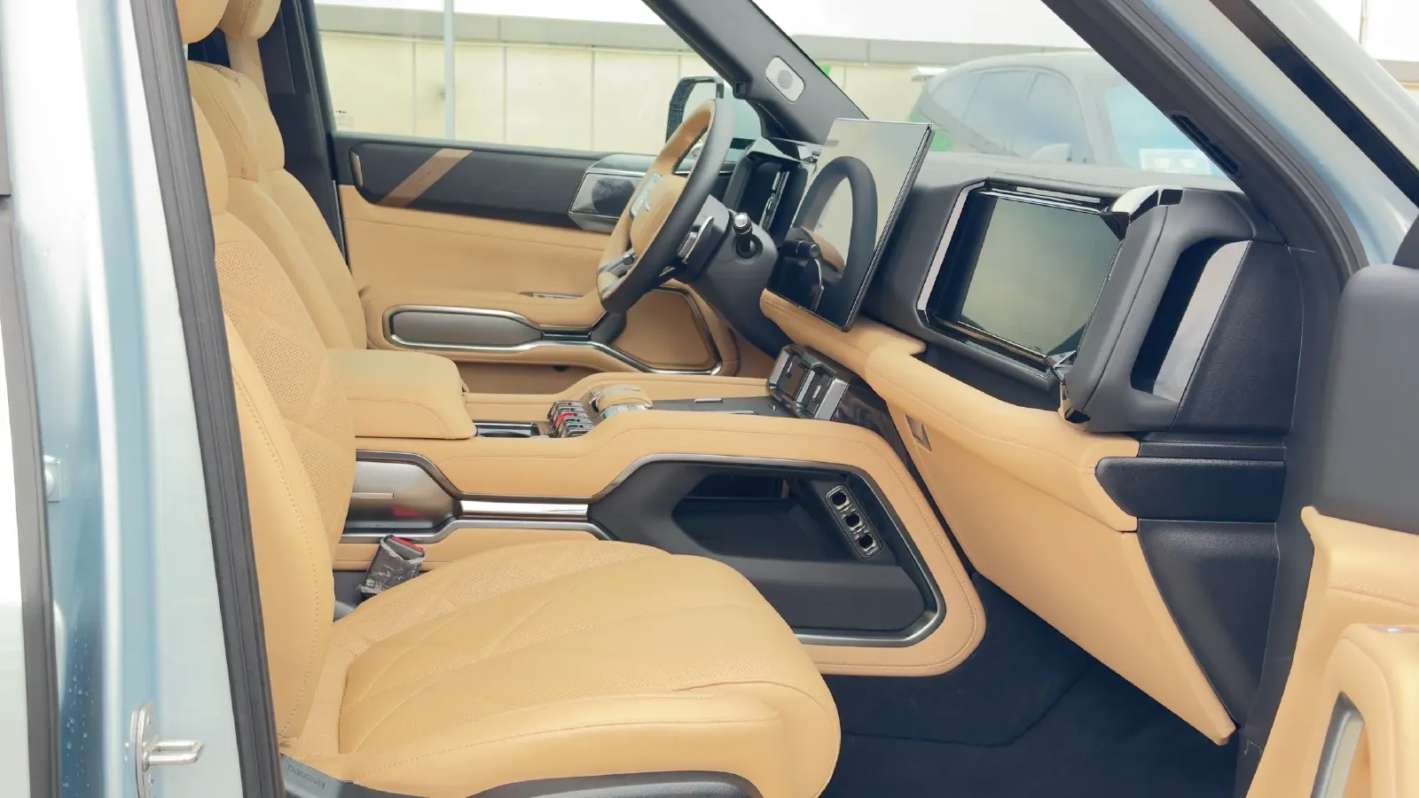 2025 FangChengBao Bao 8 2.0T 245HP L4 E-CVT PHEV 36.8KWH,autocango,china used car exporter,china ev exporter,chinese used car exporter,chinese used ev exporter