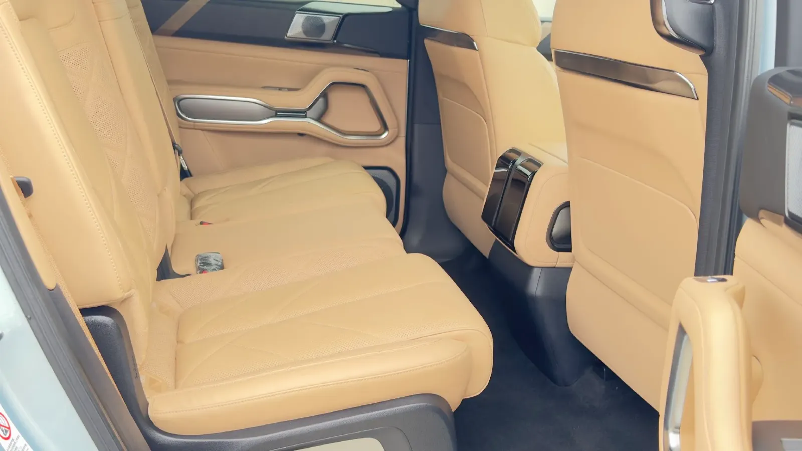 2025 FangChengBao Bao 8 2.0T 245HP L4 E-CVT PHEV 36.8KWH,autocango,china used car exporter,china ev exporter,chinese used car exporter,chinese used ev exporter