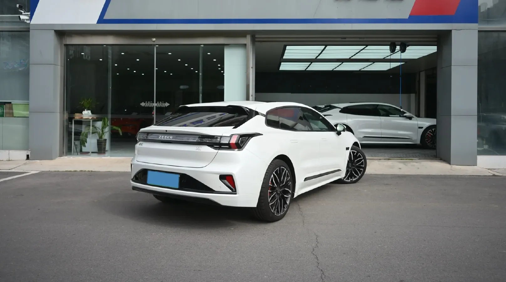 2025 Zeekr 001 BEV 100KWH,autocango,china used car exporter,china ev exporter,chinese used car exporter,chinese used ev exporter