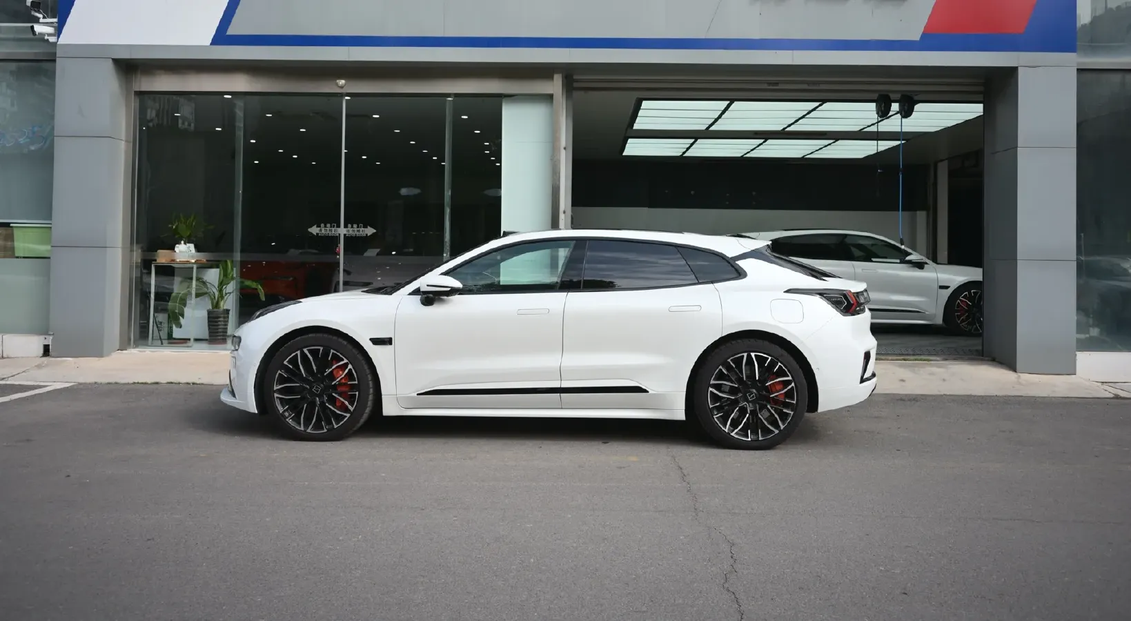 2025 Zeekr 001 BEV 100KWH,autocango,china used car exporter,china ev exporter,chinese used car exporter,chinese used ev exporter