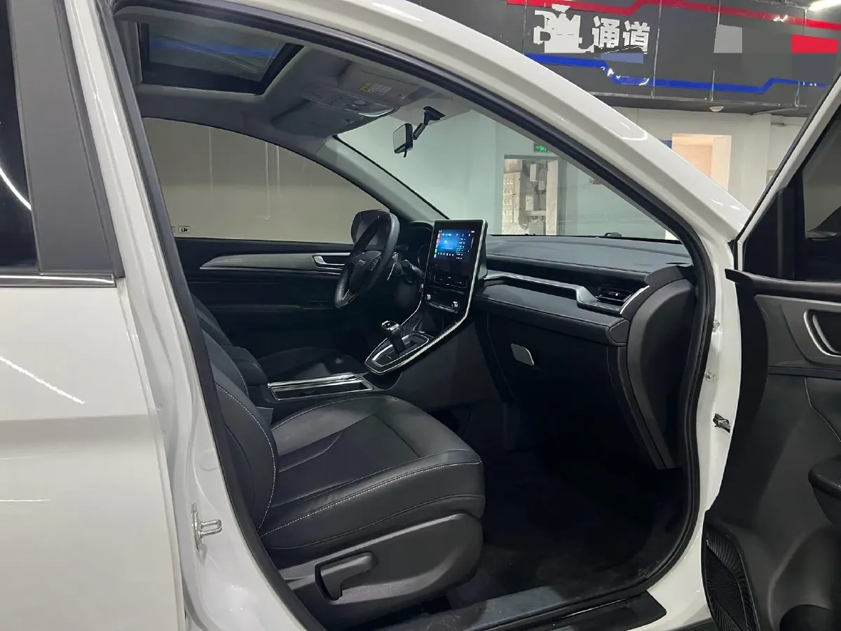 2021 Haval M6 1.5T 150HP L4 7DCT,autocango,china used car exporter,china ev exporter,chinese used car exporter,chinese used ev exporter