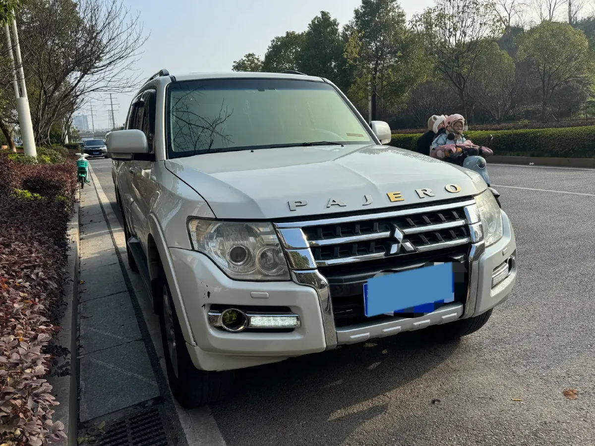 2016 Mitsubishi Pajero 3.0L 174HP V6 5AT,autocango,china used car exporter,china ev exporter,chinese used car exporter,chinese used ev exporter