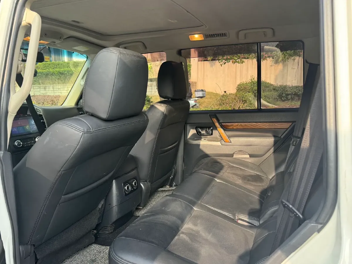 2016 Mitsubishi Pajero 3.0L 174HP V6 5AT,autocango,china used car exporter,china ev exporter,chinese used car exporter,chinese used ev exporter