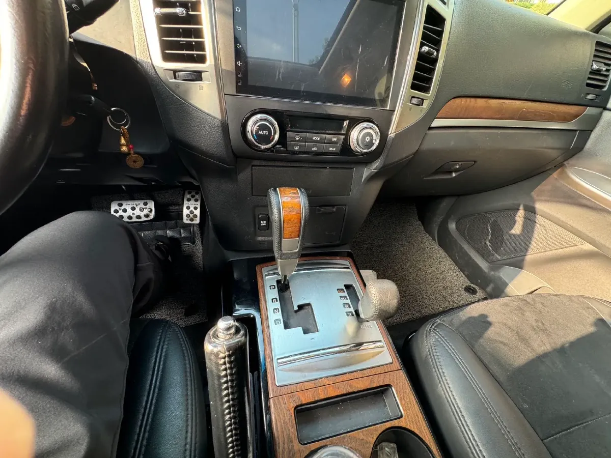 2016 Mitsubishi Pajero 3.0L 174HP V6 5AT,autocango,china used car exporter,china ev exporter,chinese used car exporter,chinese used ev exporter