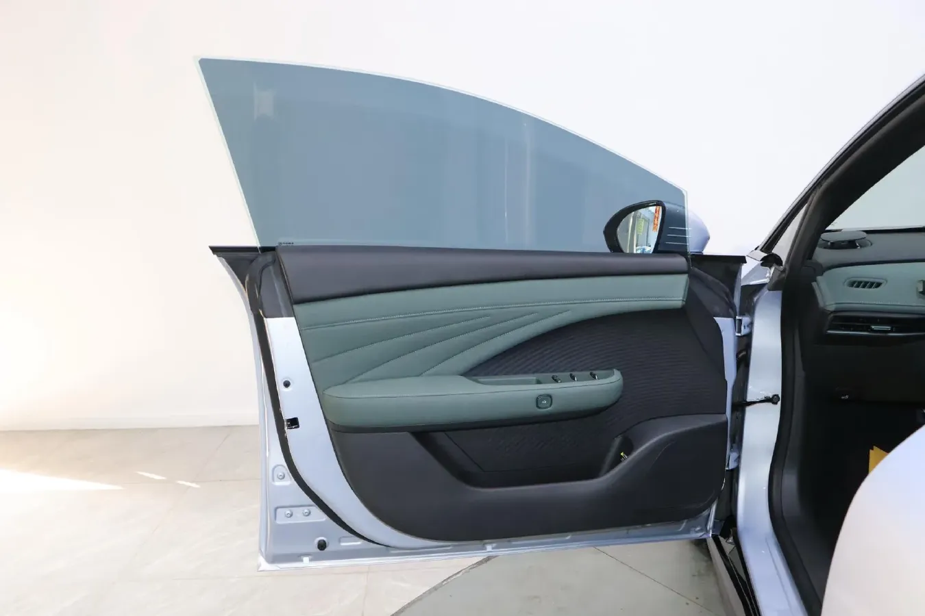 2025 Nissan N7 BEV 73KWH,autocango,china used car exporter,china ev exporter,chinese used car exporter,chinese used ev exporter