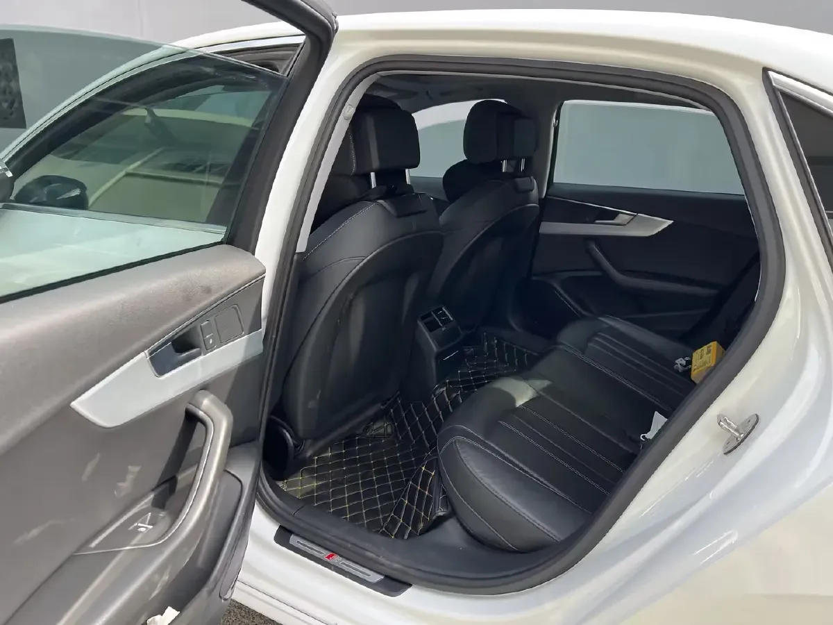 2020 Audi A4L 2.0T 190HP L4 7DCT,autocango,china used car exporter,china ev exporter,chinese used car exporter,chinese used ev exporter