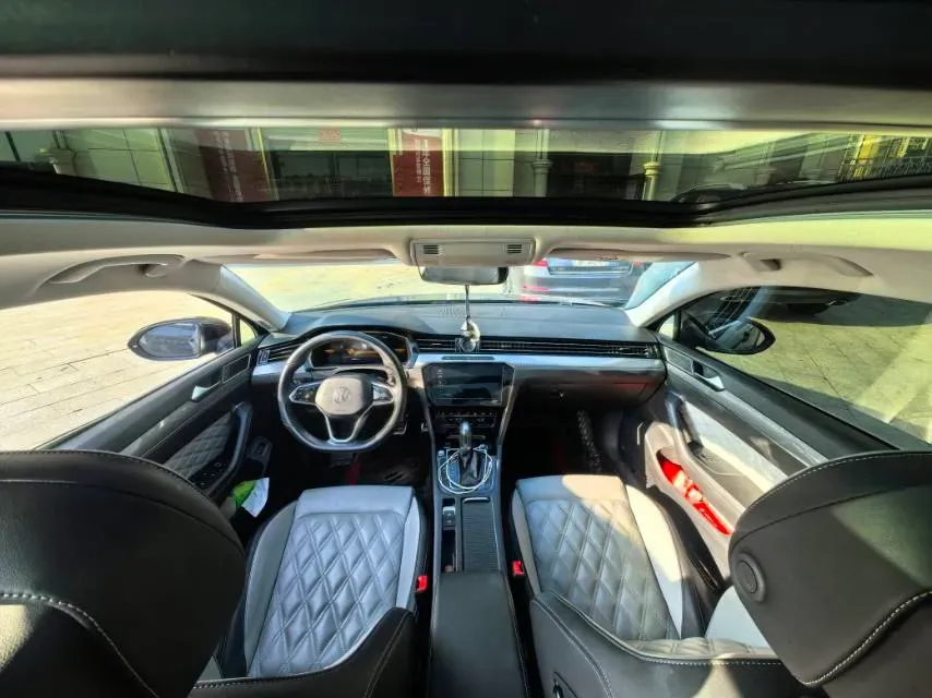 2023 Volkswagen Magotan 2.0T 186HP L4 7DCT,autocango,china used car exporter,china ev exporter,chinese used car exporter,chinese used ev exporter