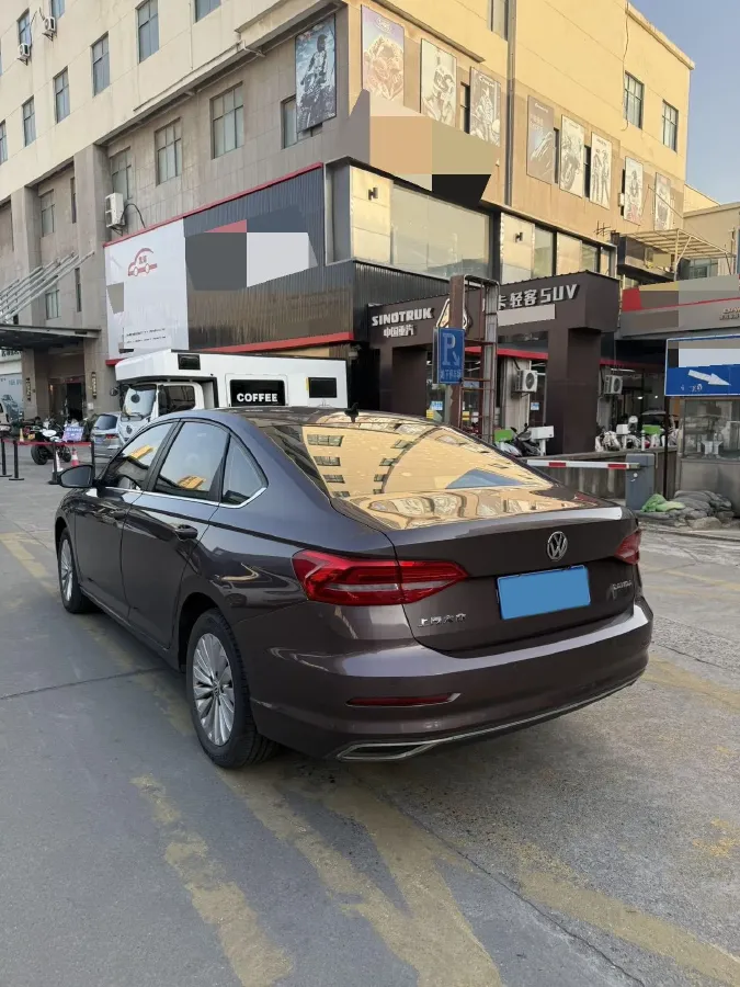 2018 Landwind XiaoYao 1.5T 163HP L4 CVT,autocango,china used car exporter,china ev exporter,chinese used car exporter,chinese used ev exporter