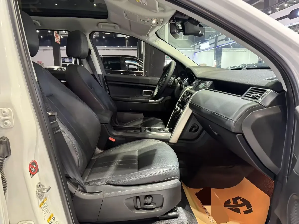 2018 Land Rover Discovery Sport 2.0T 241HP L4 9AT,autocango,china used car exporter,china ev exporter,chinese used car exporter,chinese used ev exporter