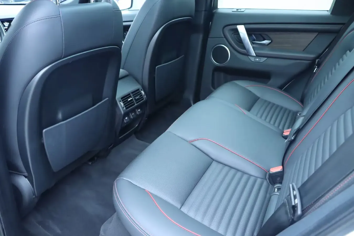 2021 Land Rover Discovery Sport 2.0T 249HP L4 9AT,autocango,china used car exporter,china ev exporter,chinese used car exporter,chinese used ev exporter