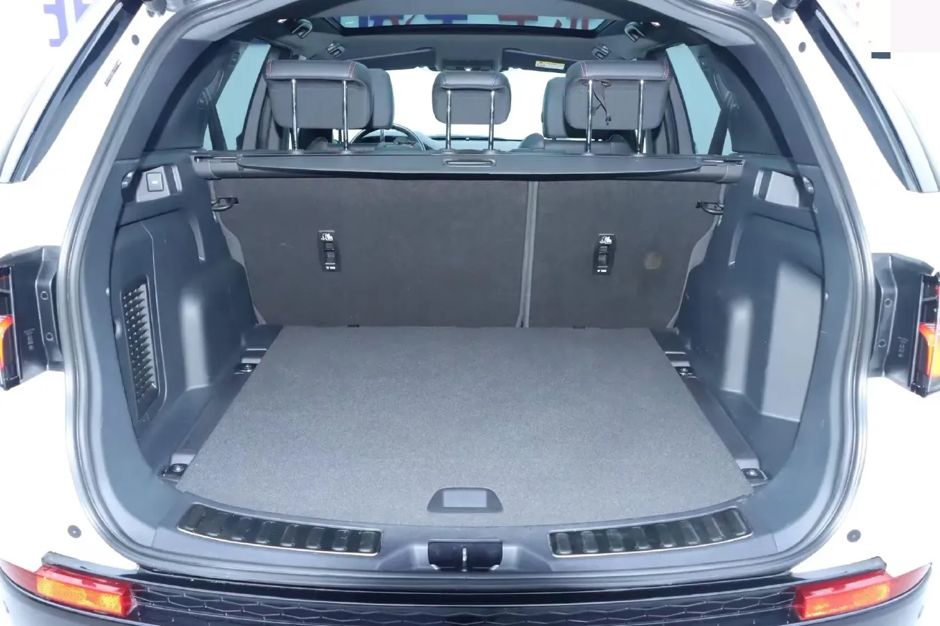 2021 Land Rover Discovery Sport 2.0T 249HP L4 9AT,autocango,china used car exporter,china ev exporter,chinese used car exporter,chinese used ev exporter