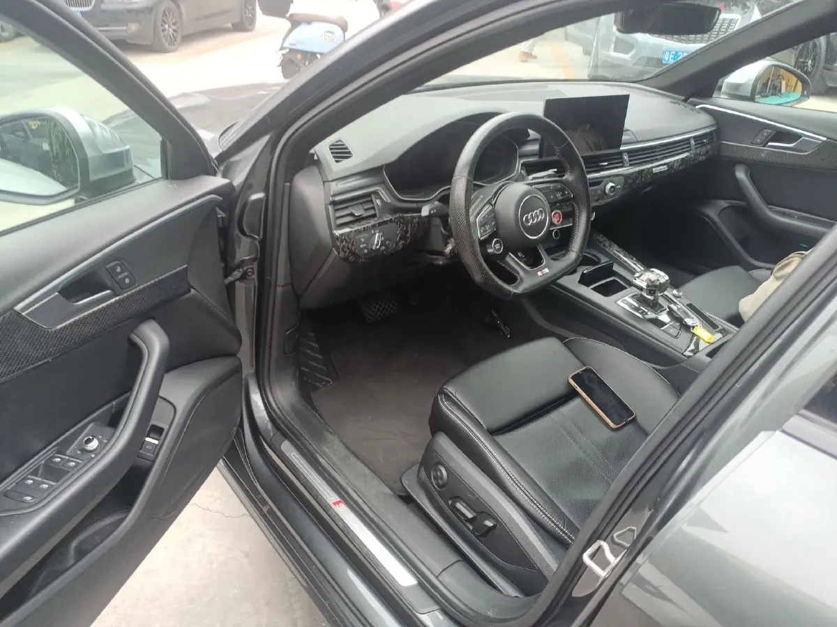 2022 Audi A4L 2.0T 190HP L4 7DCT,autocango,china used car exporter,china ev exporter,chinese used car exporter,chinese used ev exporter