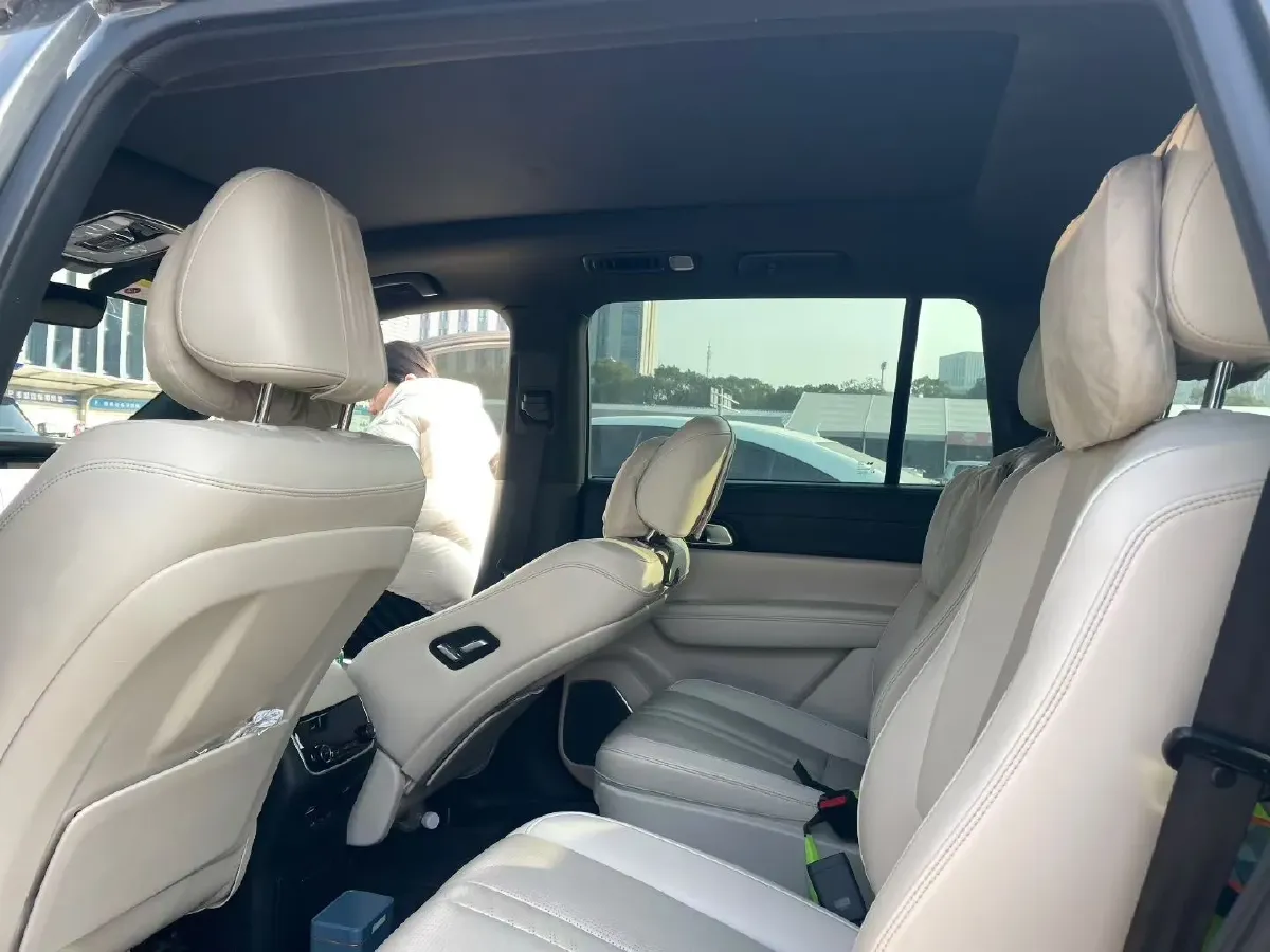 2020 Li ONE Range Extended 131HP REEV 40.5KWH,autocango,china used car exporter,china ev exporter,chinese used car exporter,chinese used ev exporter