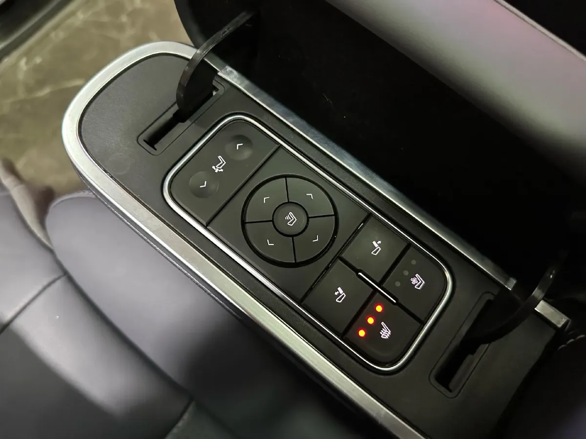 2021 GAC Trumpchi M8 2.0T 252HP L4 8AT,autocango,china used car exporter,china ev exporter,chinese used car exporter,chinese used ev exporter