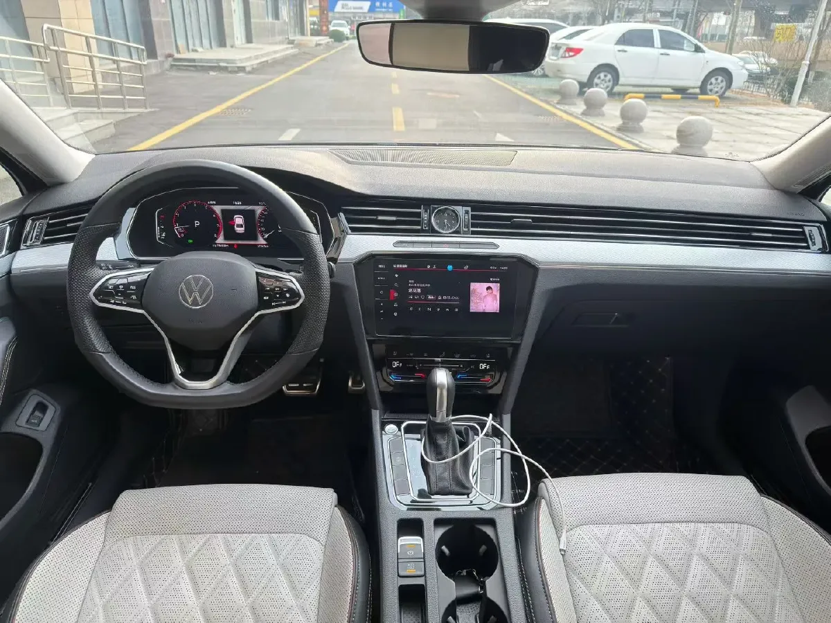 2023 Volkswagen Magotan 2.0T 186HP L4 7DCT,autocango,china used car exporter,china ev exporter,chinese used car exporter,chinese used ev exporter