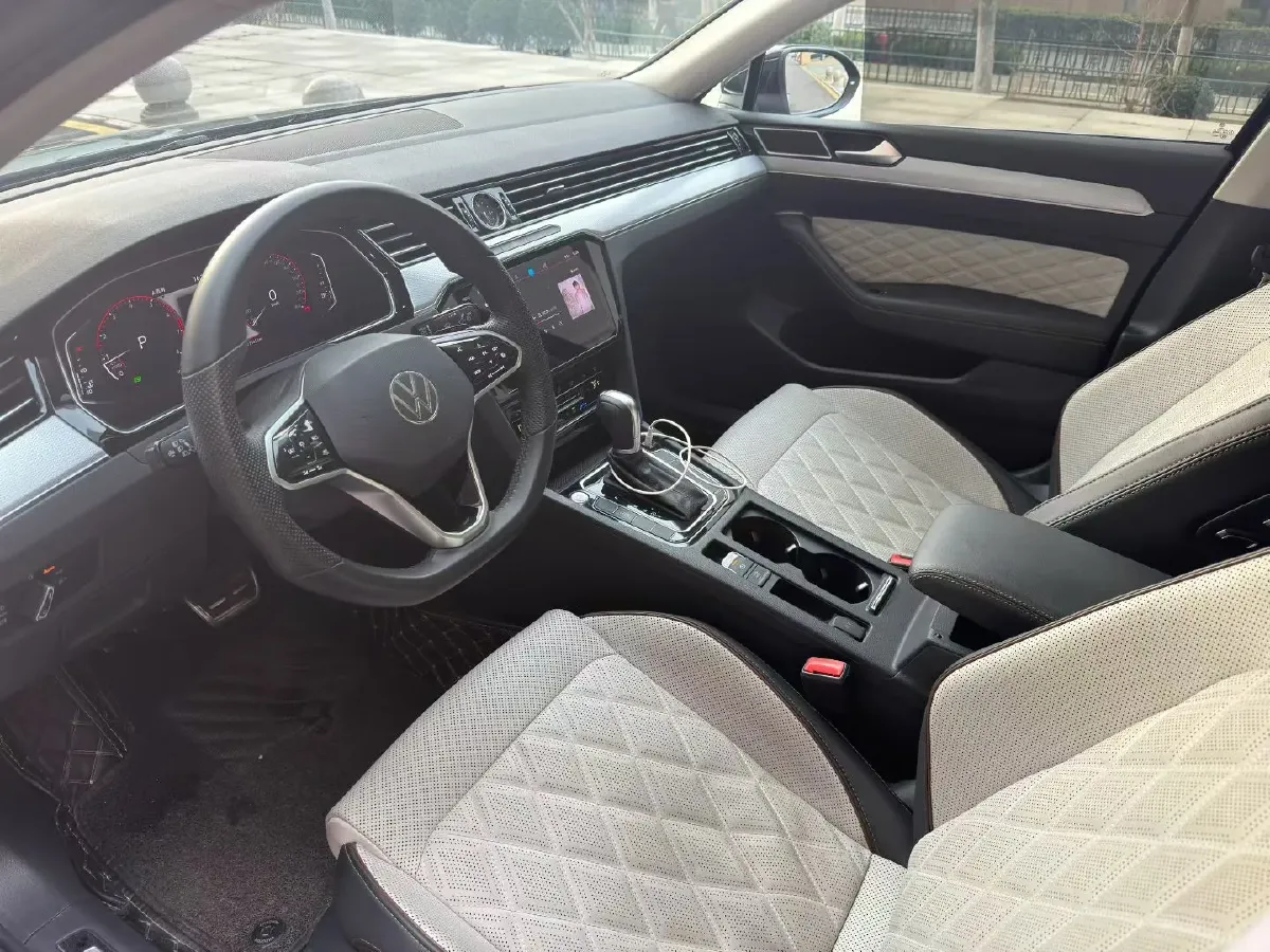 2023 Volkswagen Magotan 2.0T 186HP L4 7DCT,autocango,china used car exporter,china ev exporter,chinese used car exporter,chinese used ev exporter