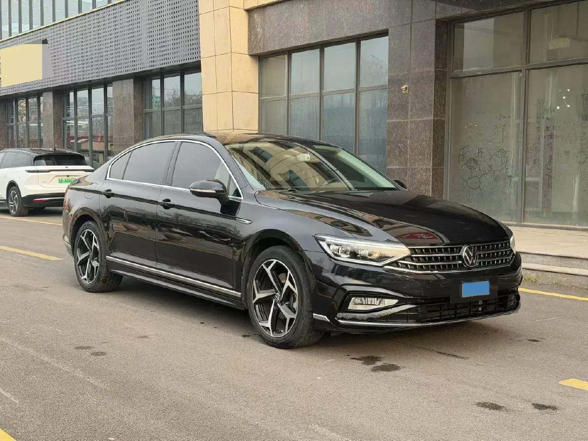 2023 Volkswagen Magotan 2.0T 186HP L4 7DCT,autocango,china used car exporter,china ev exporter,chinese used car exporter,chinese used ev exporter