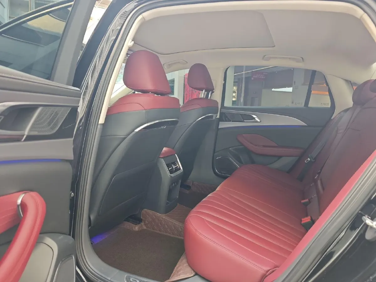 2024 HongQi H5 2.0T 224HP L4 8AT,autocango,china used car exporter,china ev exporter,chinese used car exporter,chinese used ev exporter