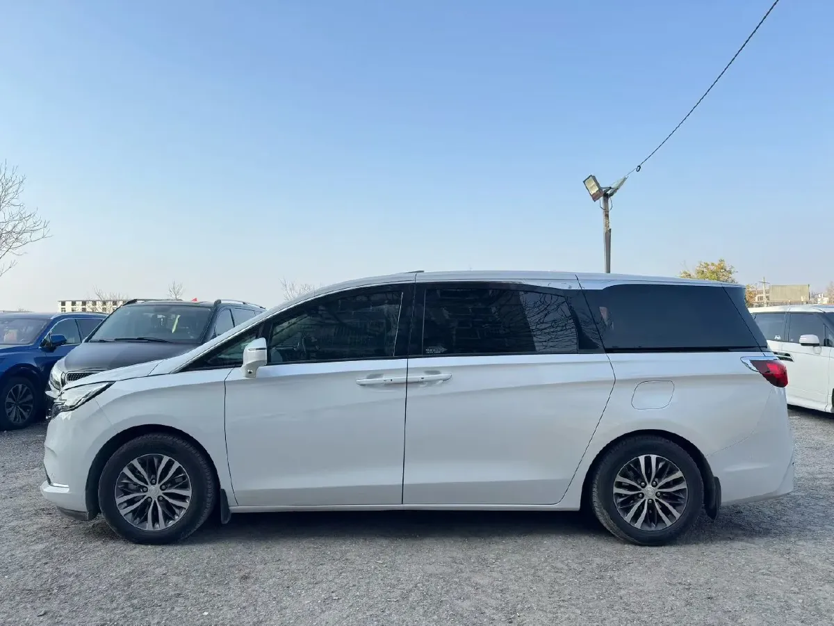 2022 Buick GL8 2.0T 237HP L4 9AT,autocango,china used car exporter,china ev exporter,chinese used car exporter,chinese used ev exporter