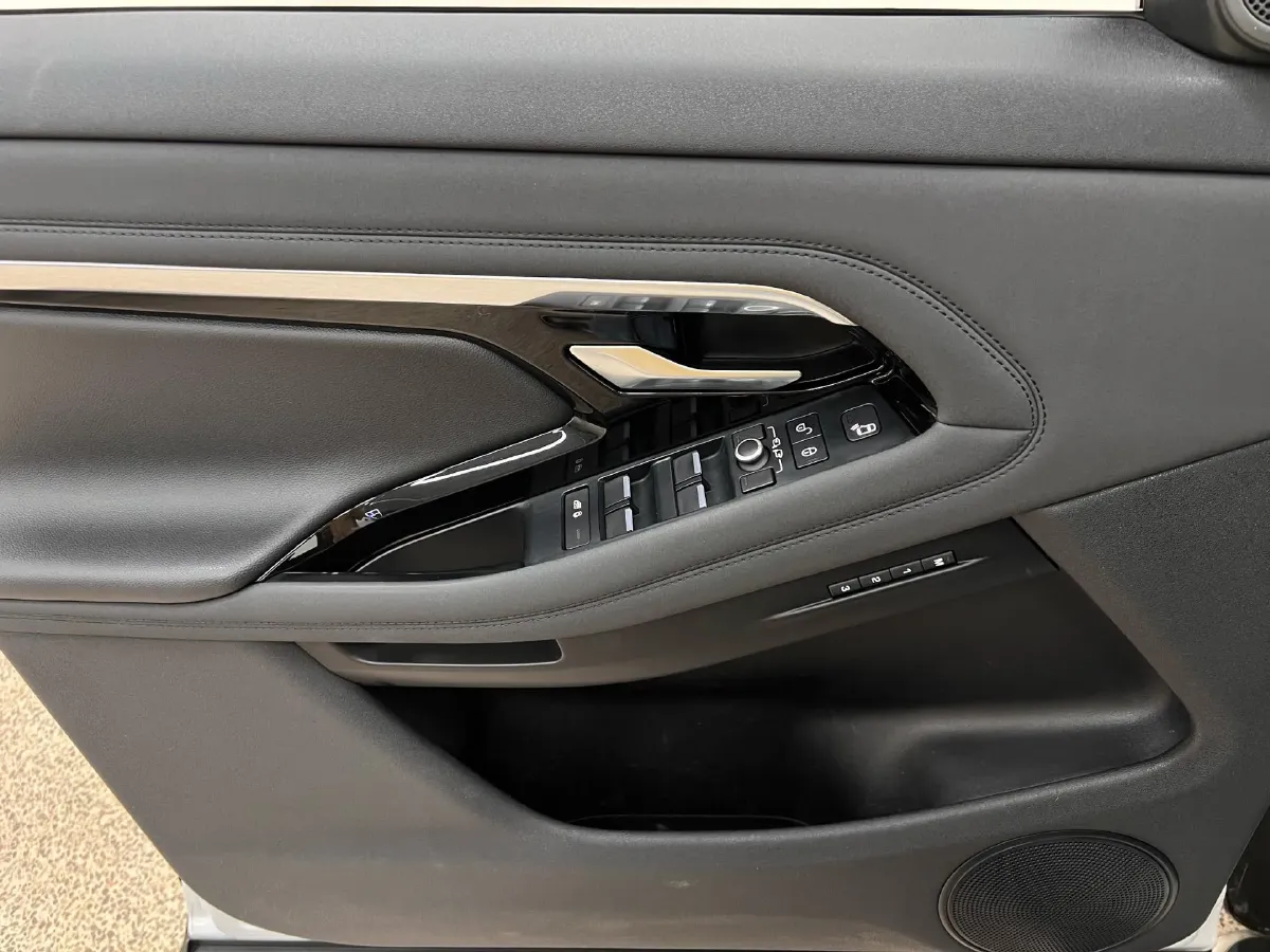 2020 Land Rover Range Rover Evoque 2.0T 249HP L4 9AT,autocango,china used car exporter,china ev exporter,chinese used car exporter,chinese used ev exporter