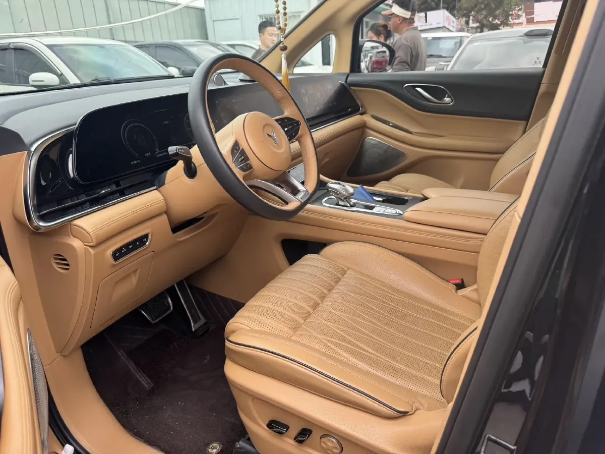 2022 Voyah Dream 1.5T 136HP L4 PHEV 25.57KWH,autocango,china used car exporter,china ev exporter,chinese used car exporter,chinese used ev exporter