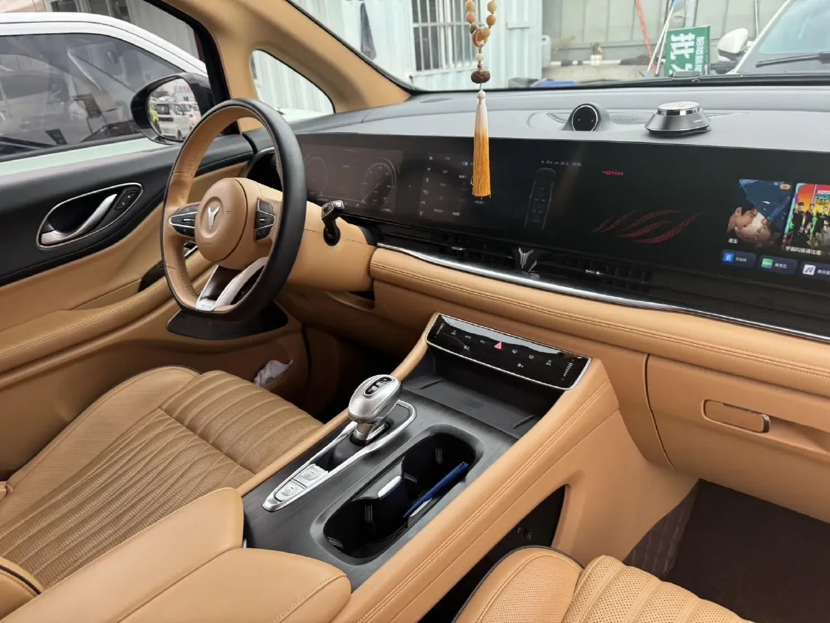 2022 Voyah Dream 1.5T 136HP L4 PHEV 25.57KWH,autocango,china used car exporter,china ev exporter,chinese used car exporter,chinese used ev exporter