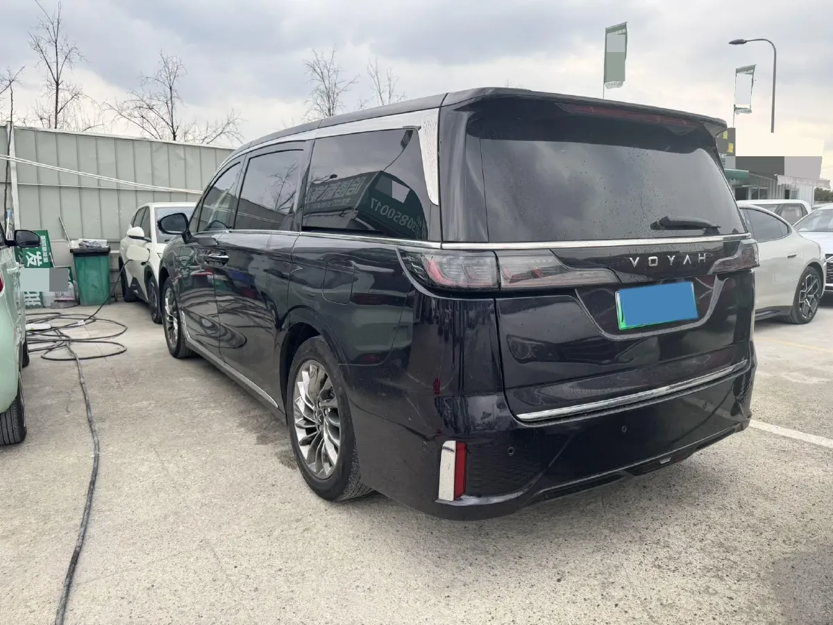 2022 Voyah Dream 1.5T 136HP L4 PHEV 25.57KWH,autocango,china used car exporter,china ev exporter,chinese used car exporter,chinese used ev exporter